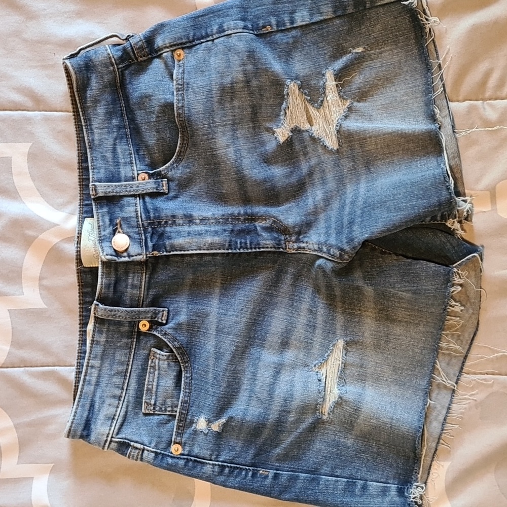 Universal thread Shorts